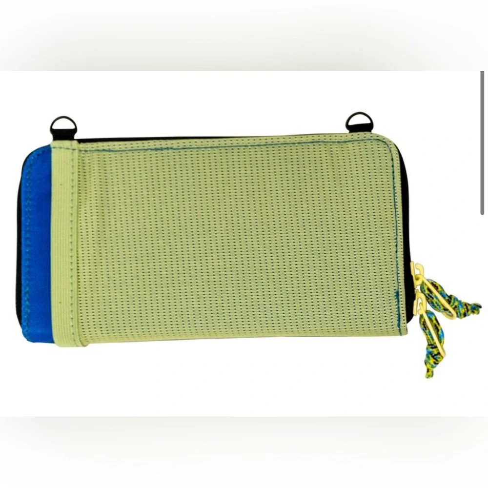 Chums Nomad Wallet in Teal with RFID blocking card - Picture 7 of 7